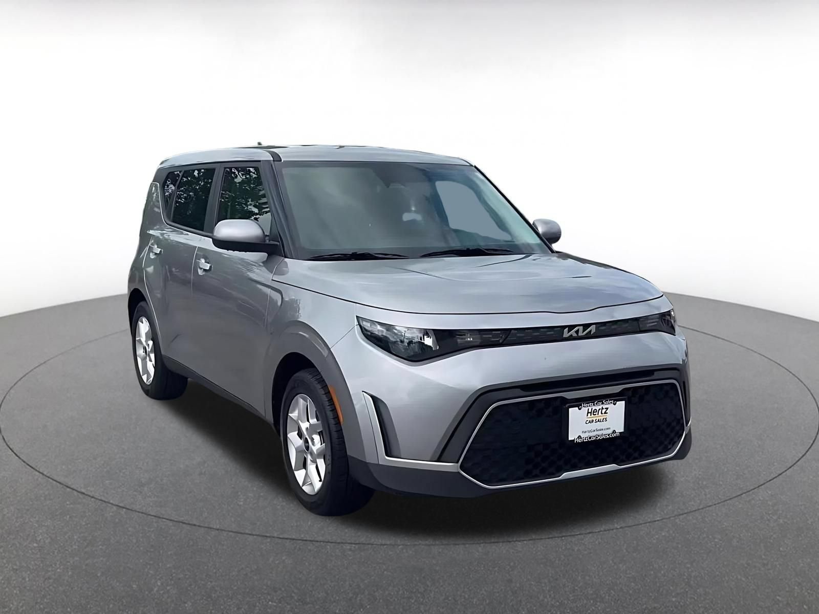 Used 2025 Kia Soul LX w/ LX Technology Package FWD image 3
