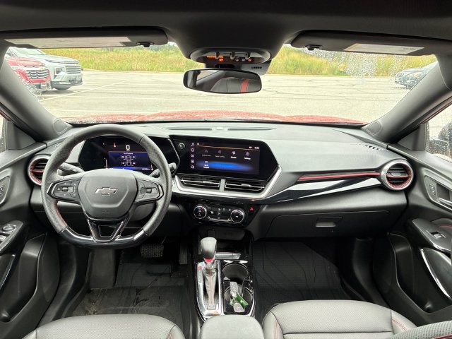 Used 2024 Chevrolet Trax RS w/ Sunroof Package FWD image 13