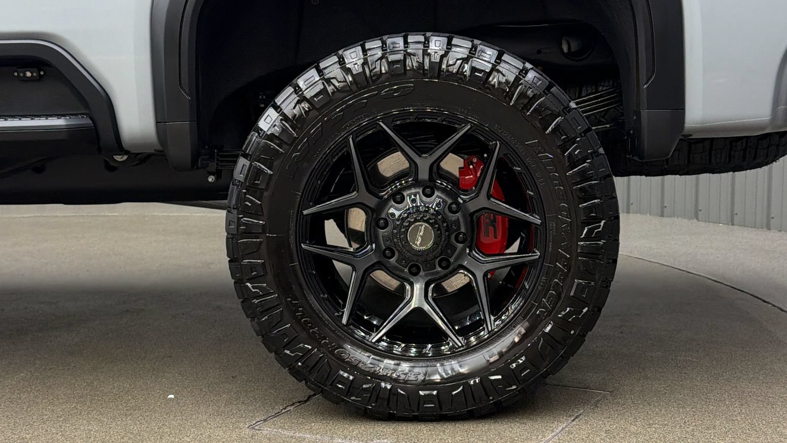 Used 2025 GMC Sierra 2500 AT4X AWD/4WD image 12