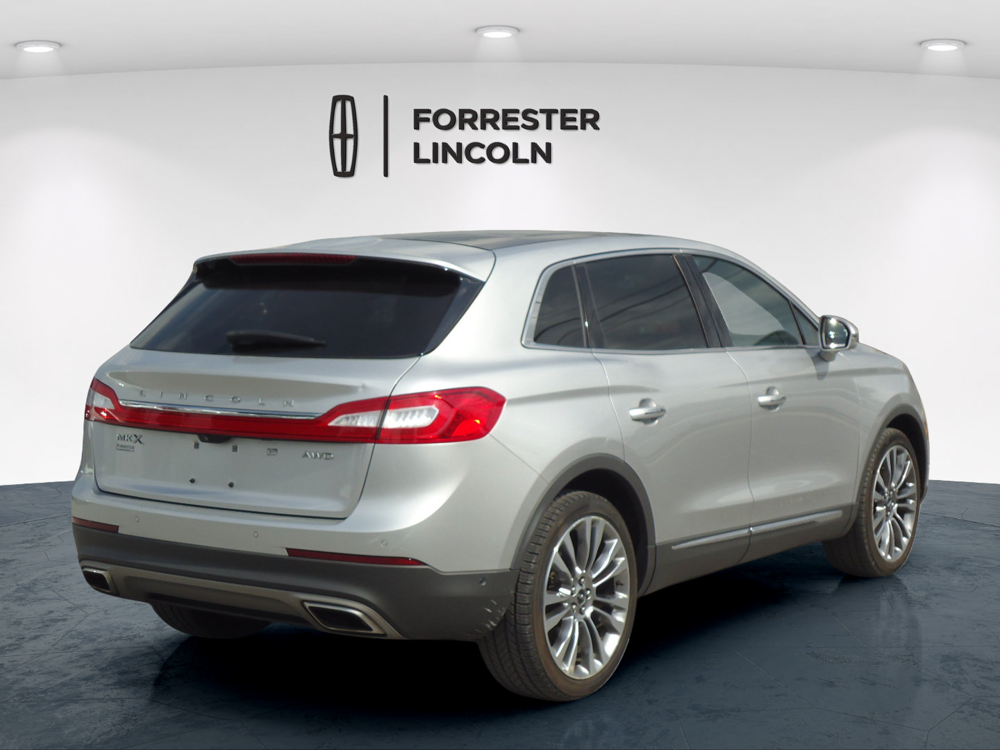 Used 2016 Lincoln MKX Reserve w/ Technology Package AWD/4WD image 3