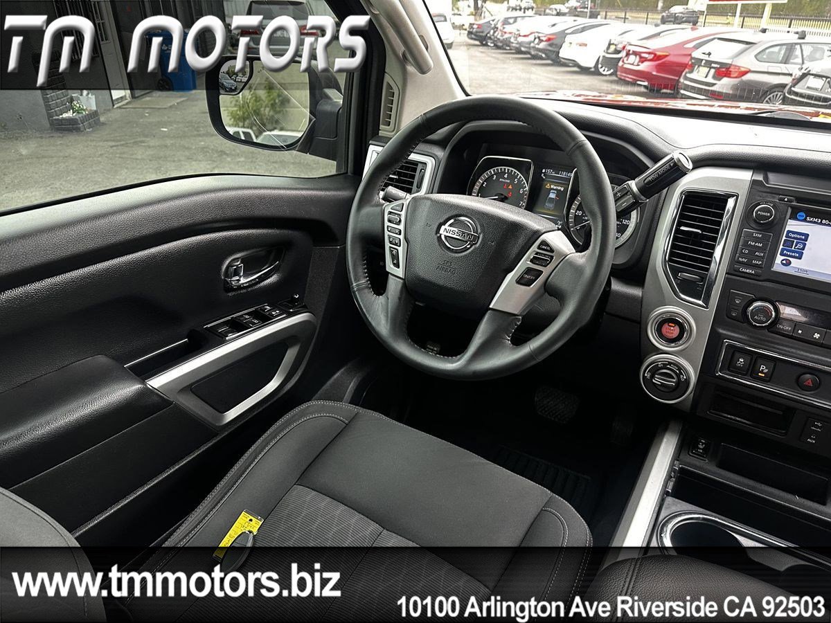 Used 2017 Nissan Titan SV image 16