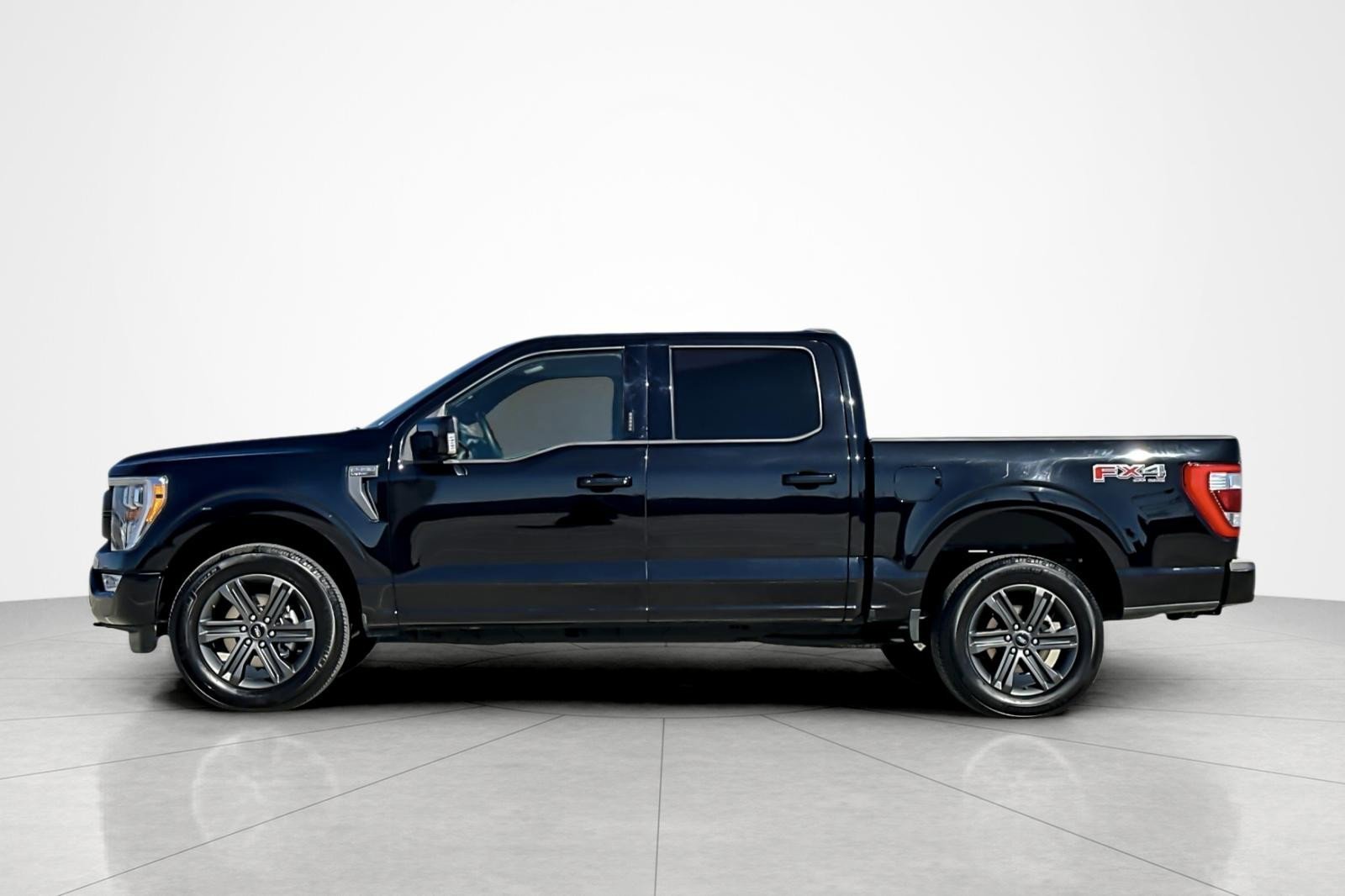 Used 2023 Ford F150 Lariat image 2