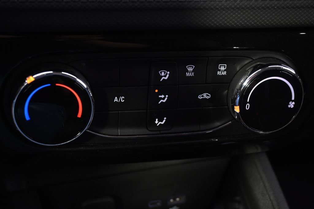 Used 2025 Chevrolet TrailBlazer LT AWD/4WD image 31