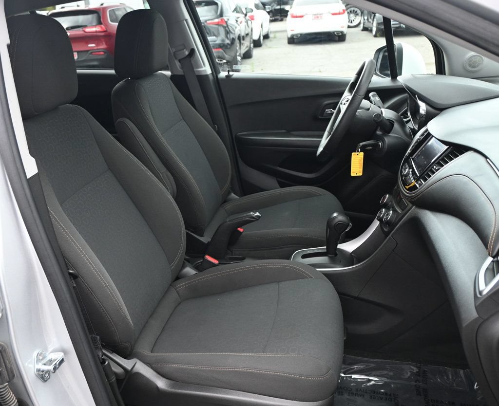 Used 2022 Chevrolet Trax LS w/ Tint and Cruise Package AWD/4WD image 17