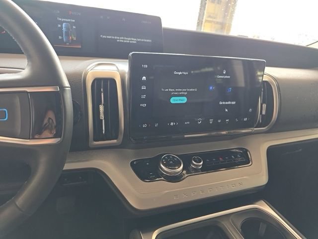 Used 2025 Ford Expedition Active AWD/4WD image 11