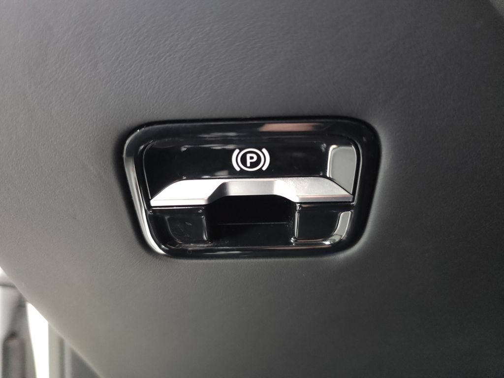 Used 2024 Mercedes-Benz S 63 AMG S w/ Carbon Fiber Exterior Package image 10