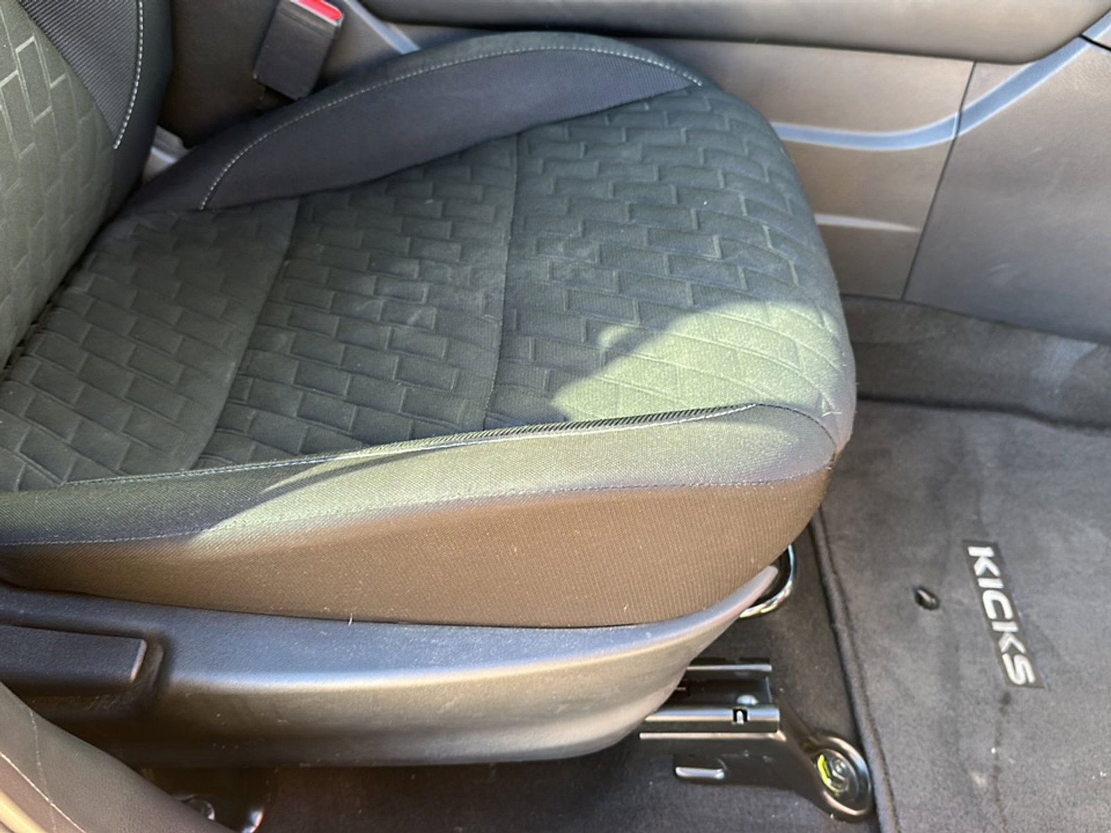 Used 2023 Nissan Kicks SV image 25