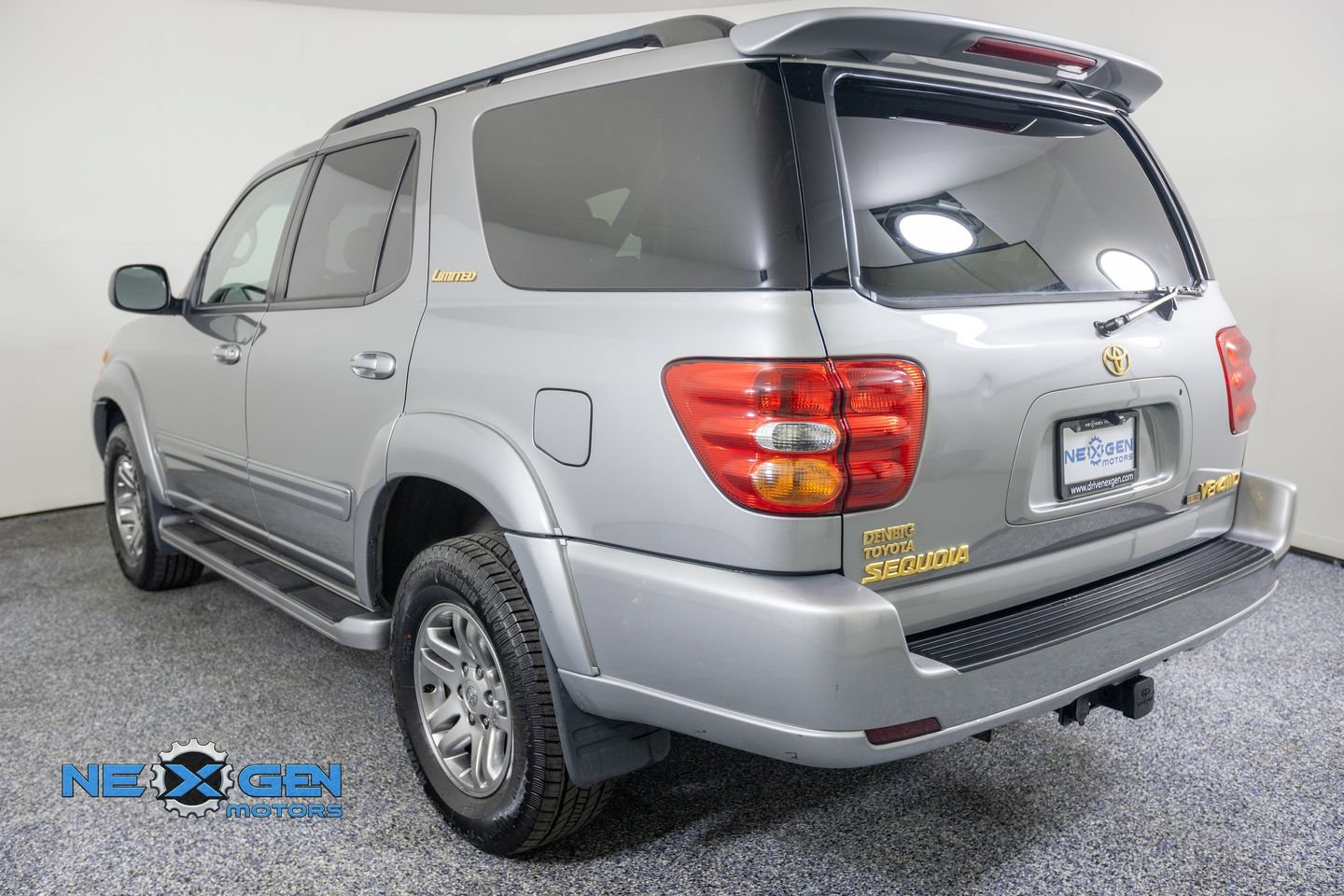 Used 2004 Toyota Sequoia Limited w/ Preferred Accessory Pkg AWD/4WD image 6