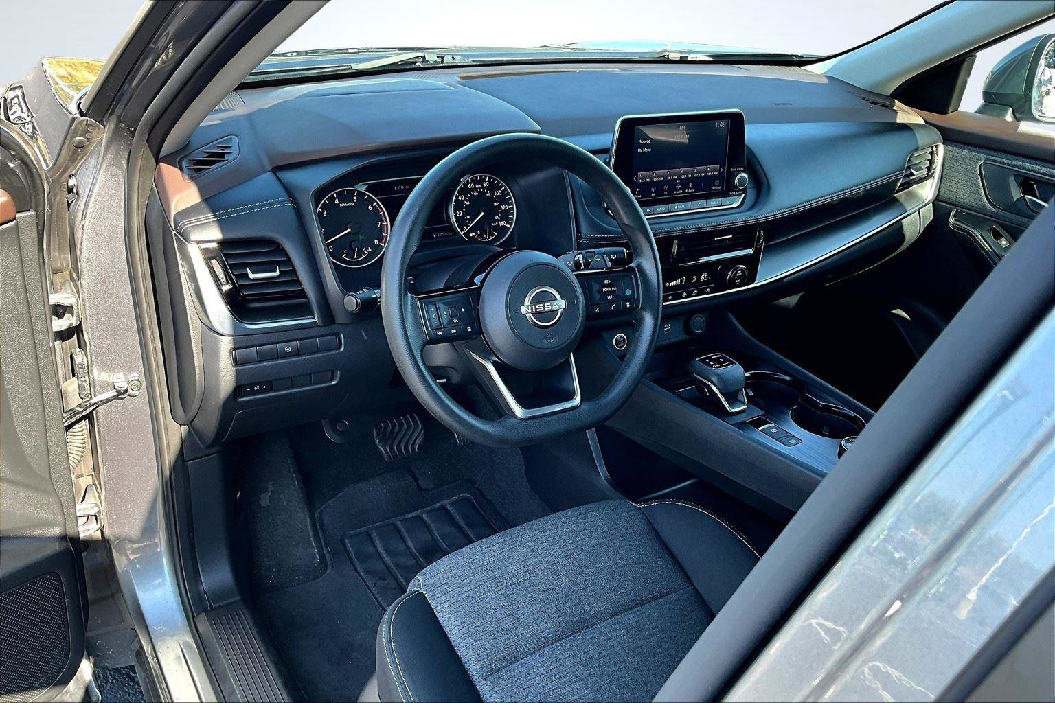 Used 2022 Nissan Rogue SV image 14