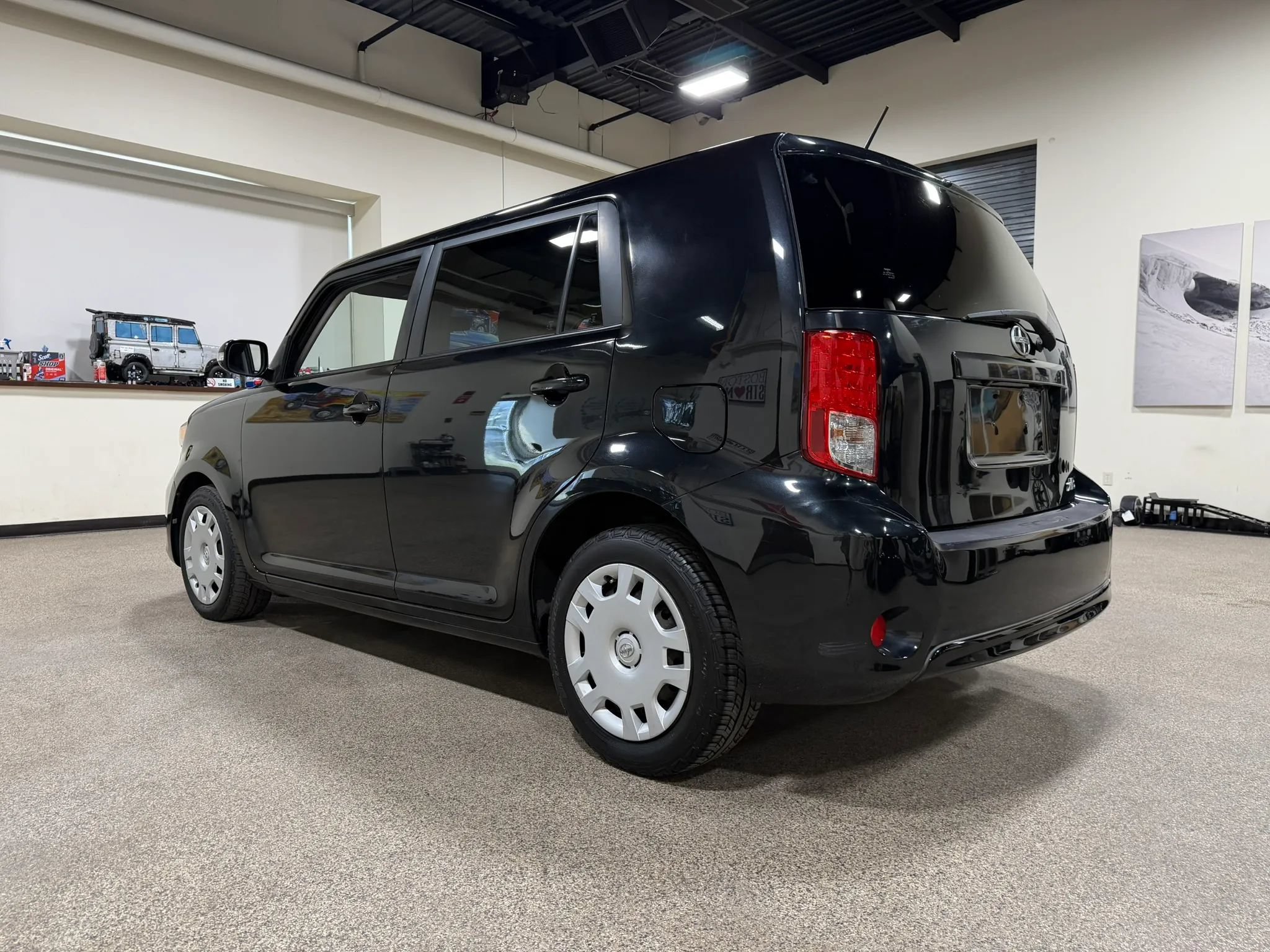 Used 2015 Scion xB FWD image 7