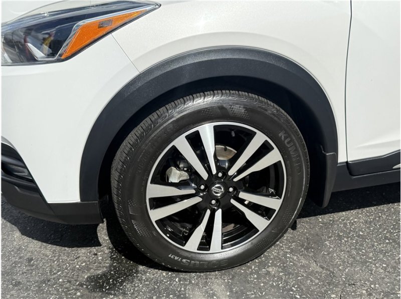 Used 2020 Nissan Kicks SR w/ SR Premium Package image 8