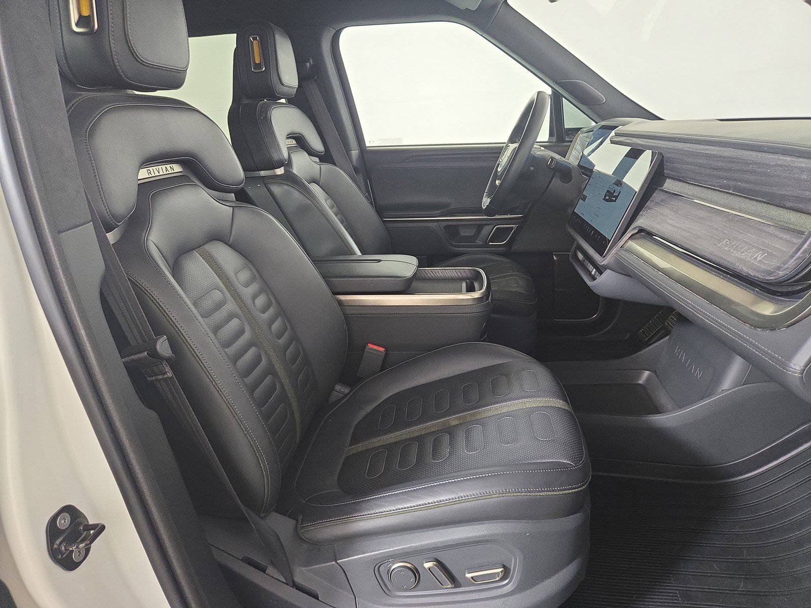 Used 2022 Rivian R1T Launch Edition image 22