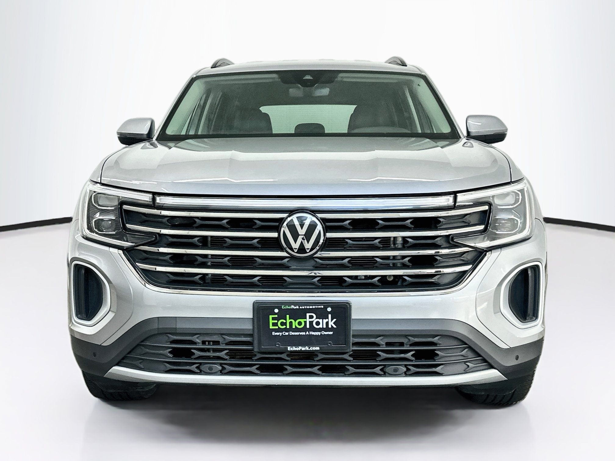 Used 2025 Volkswagen Atlas SE AWD/4WD image 2