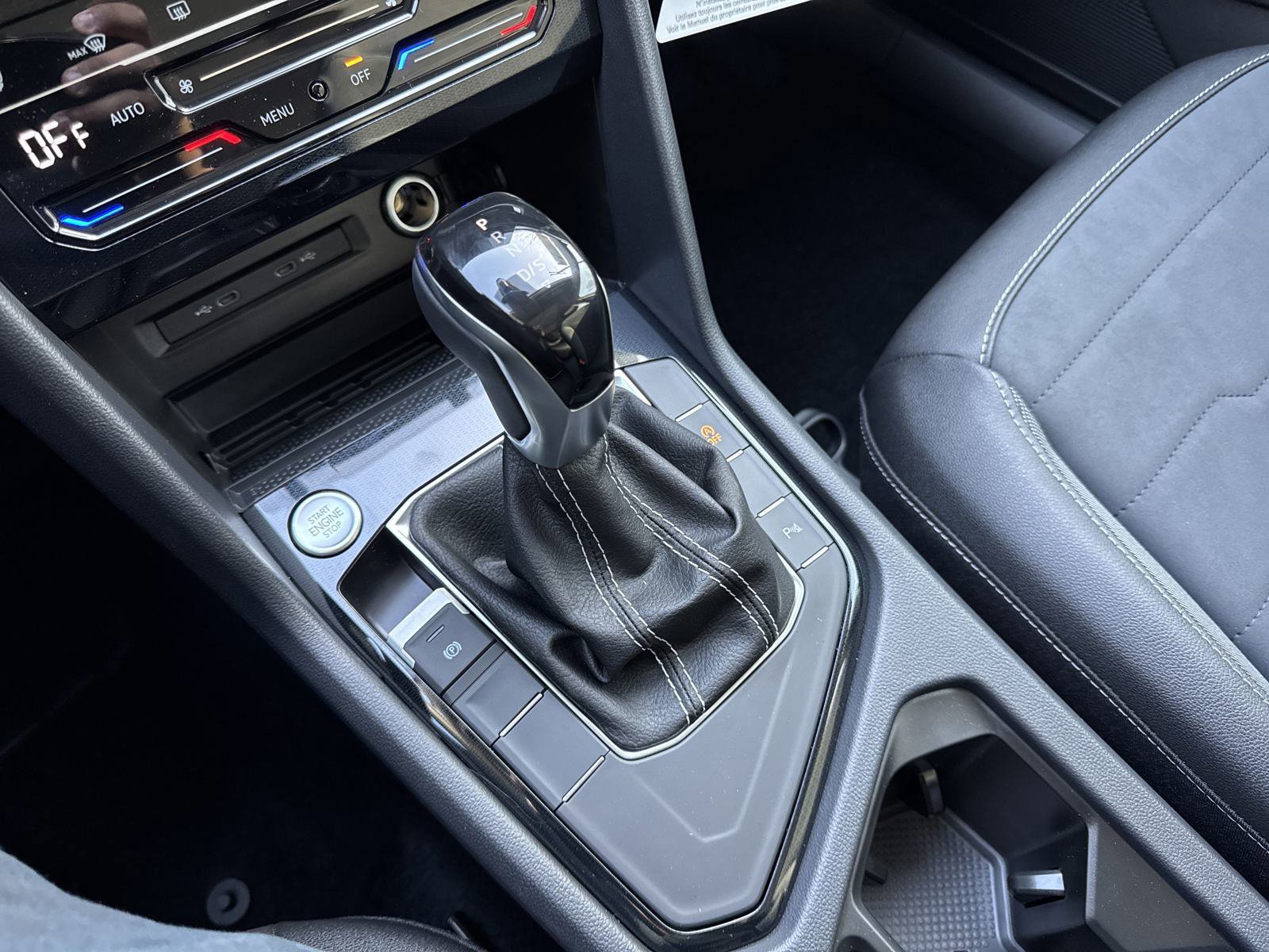 Certified 2025 Volkswagen Taos SE FWD image 46