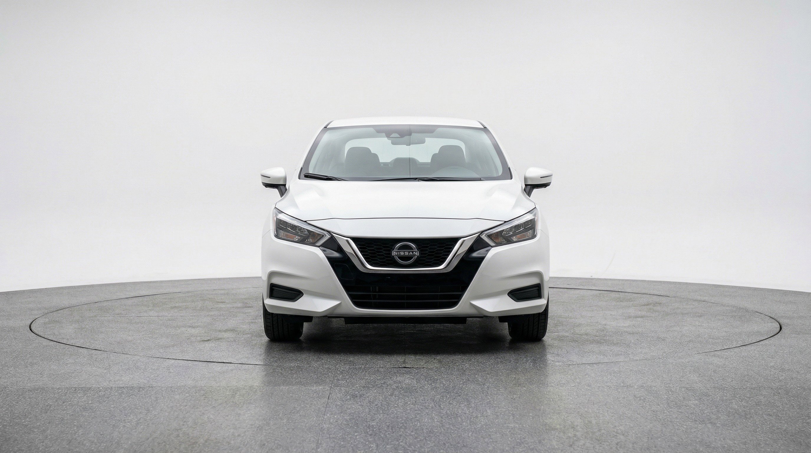 Used 2025 Nissan Versa SV image 2