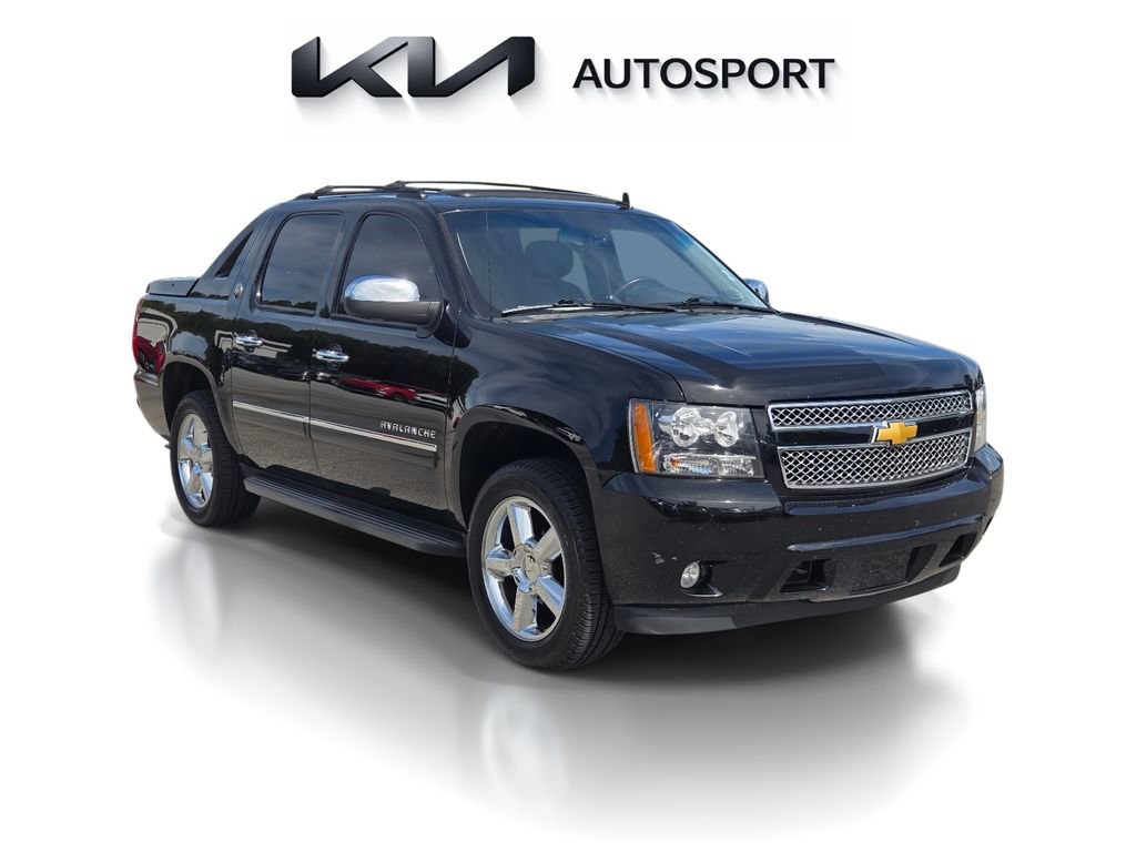Used 2013 Chevrolet Avalanche LTZ image 3