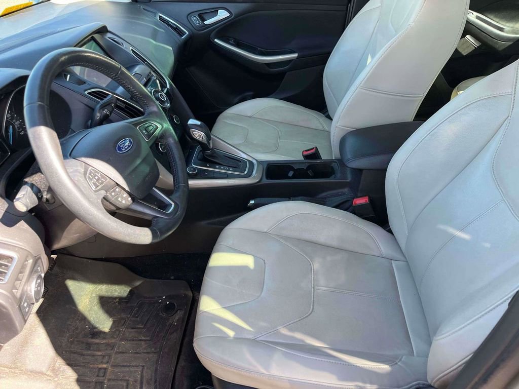Used 2017 Ford Focus Titanium FWD image 5