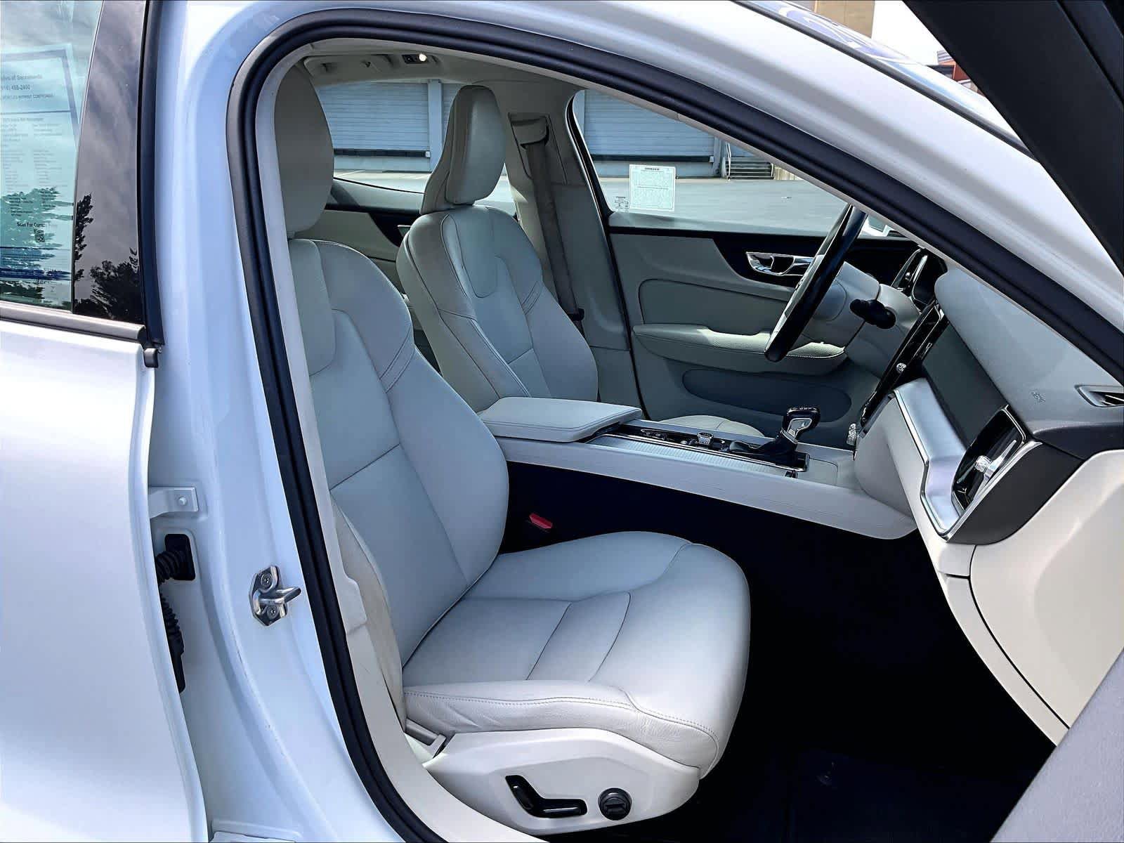 Used 2019 Volvo S60 T5 Momentum w/ Premium Package FWD image 10
