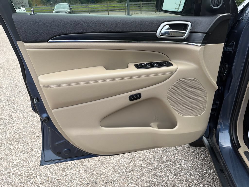 Used 2020 Jeep Grand Cherokee Limited RWD image 12