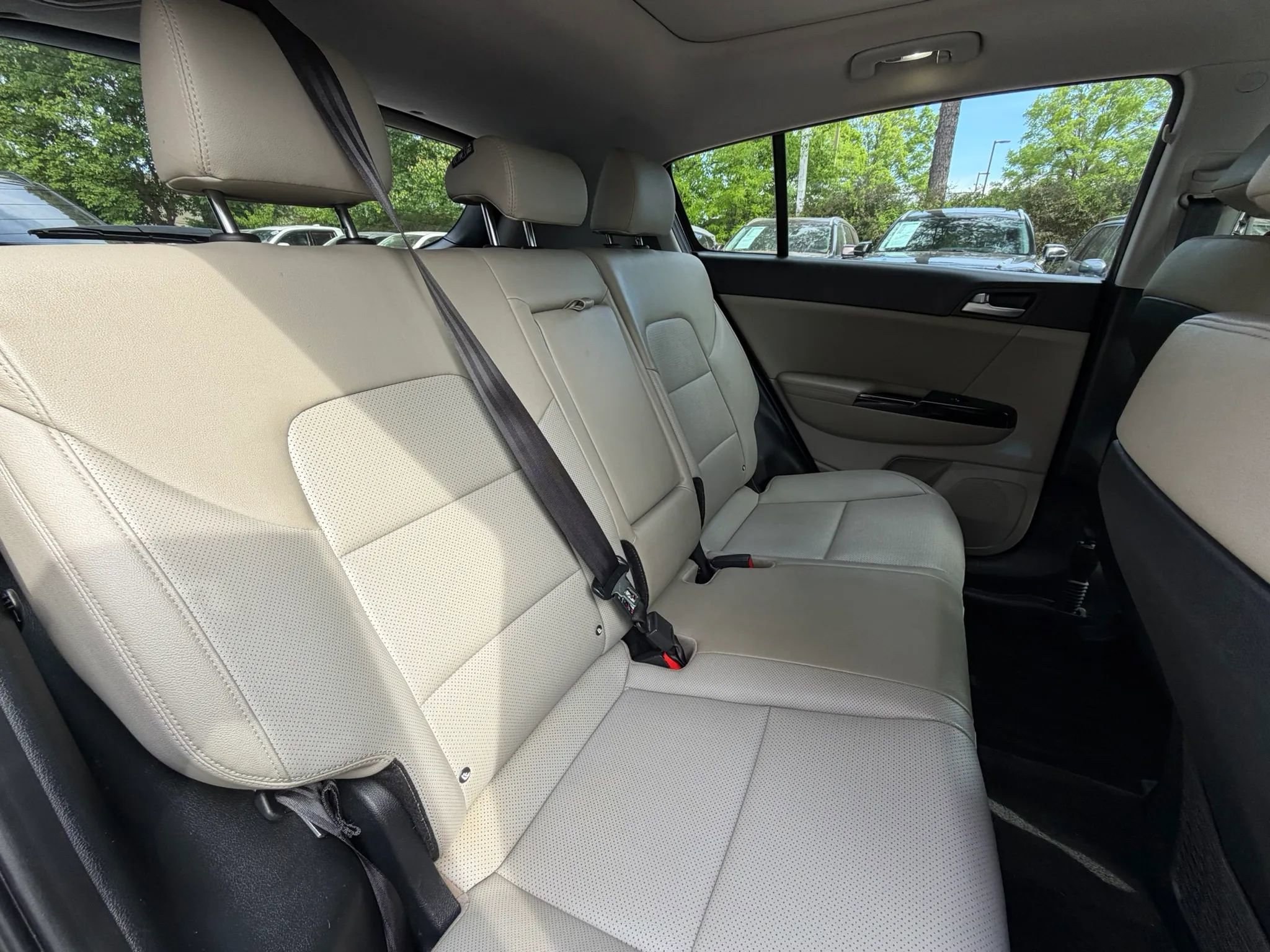 Used 2022 Kia Sportage EX image 12