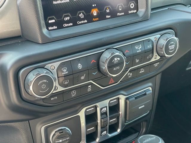 Used 2022 Jeep Gladiator Overland w/ Cold Weather Group AWD/4WD image 17