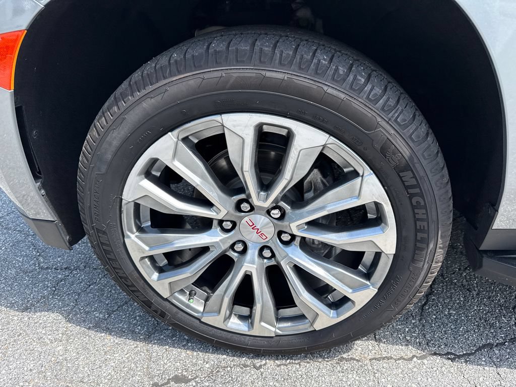 Used 2024 GMC Yukon XL Denali AWD/4WD image 11