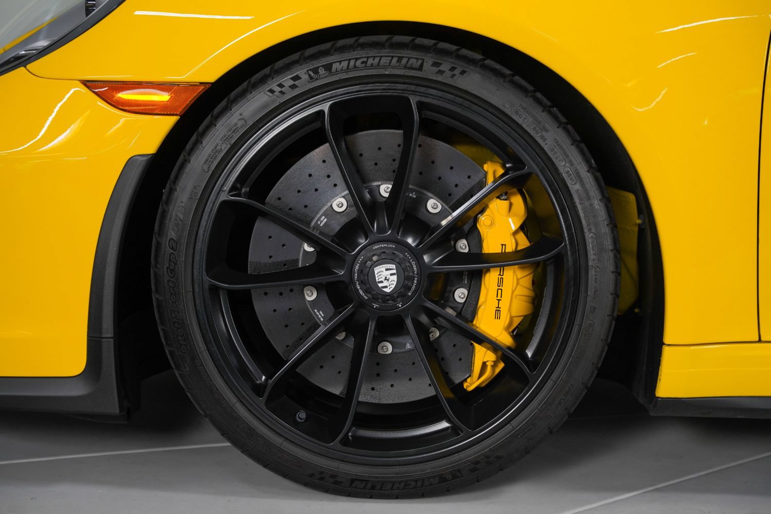 Used 2019 Porsche 911 Speedster RWD image 19