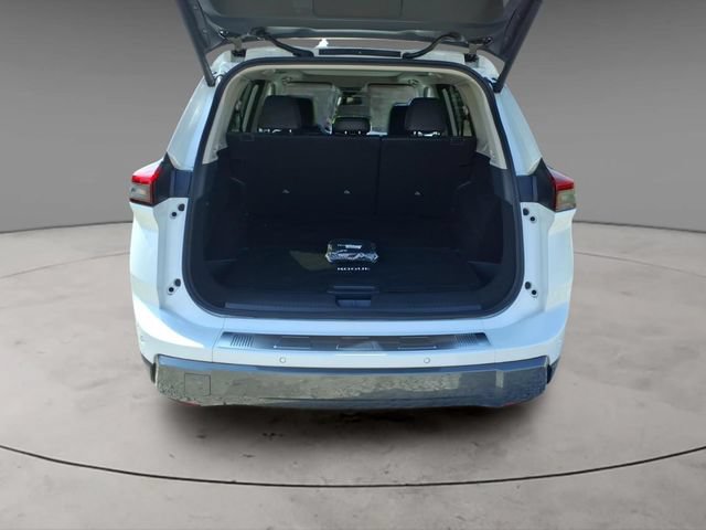 Certified 2025 Nissan Rogue SL w/ Tech Package FWD image 9