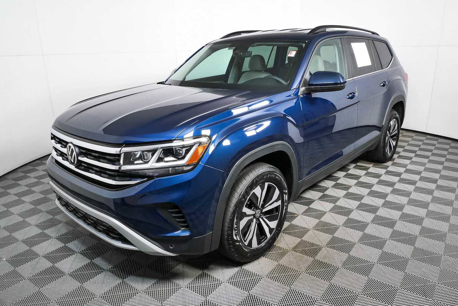 Used 2023 Volkswagen Atlas SE w/ Black Wheel Package FWD image 35