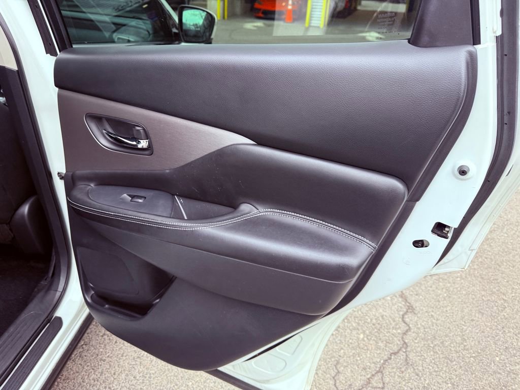 Used 2019 Nissan Murano SV w/ Premium Package image 32