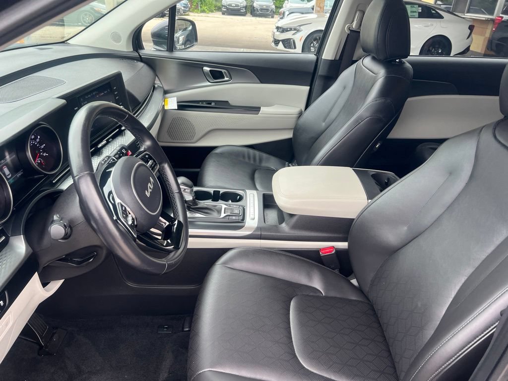 Certified 2022 Kia Carnival LX FWD image 4