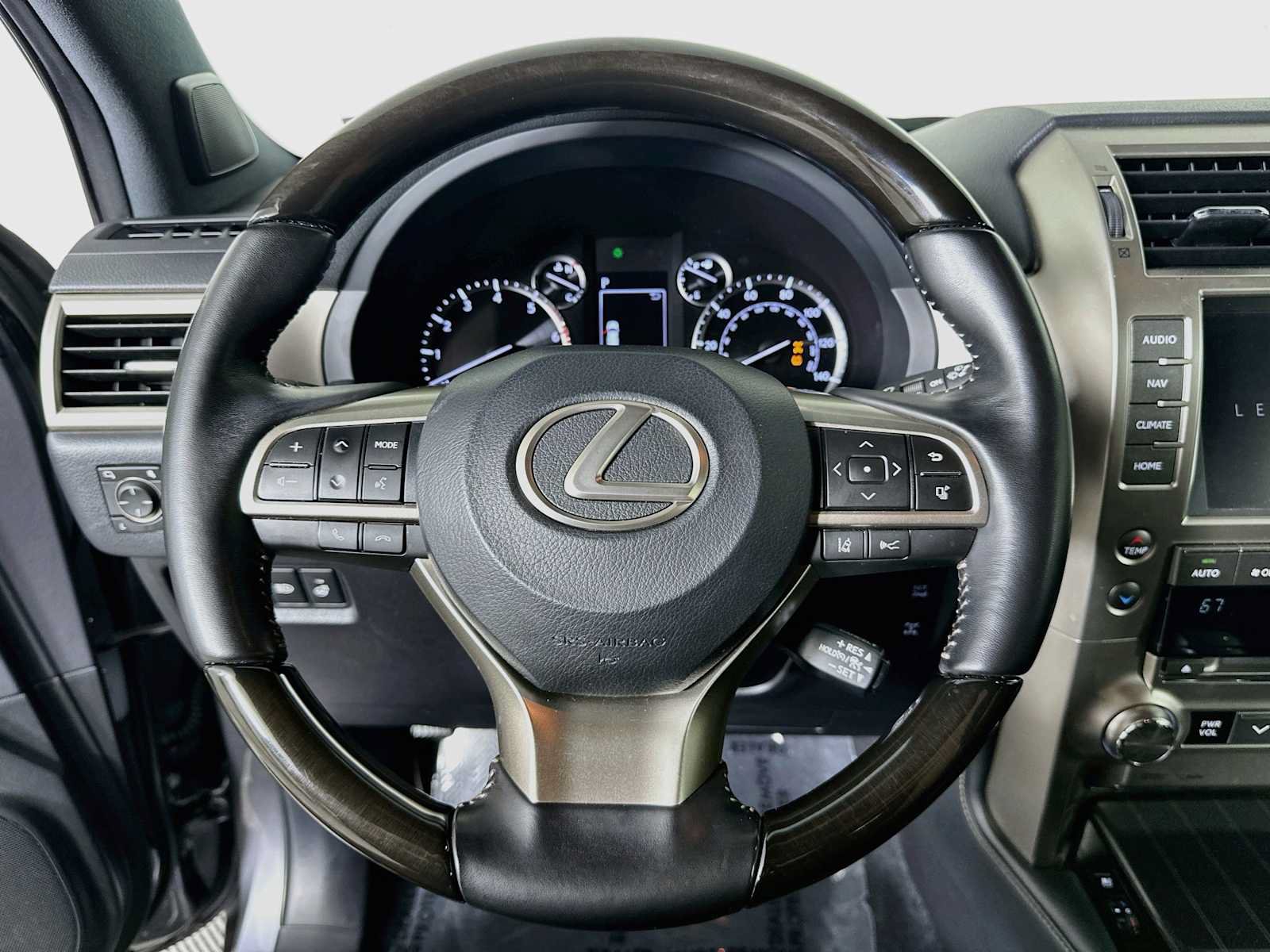 Used 2021 Lexus GX 460 Premium w/ Accessory Package AWD/4WD image 11