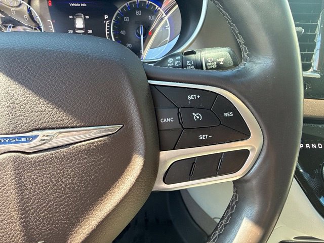 Used 2018 Chrysler Pacifica Touring-L Plus w/ Tire & Wheel Group FWD image 14