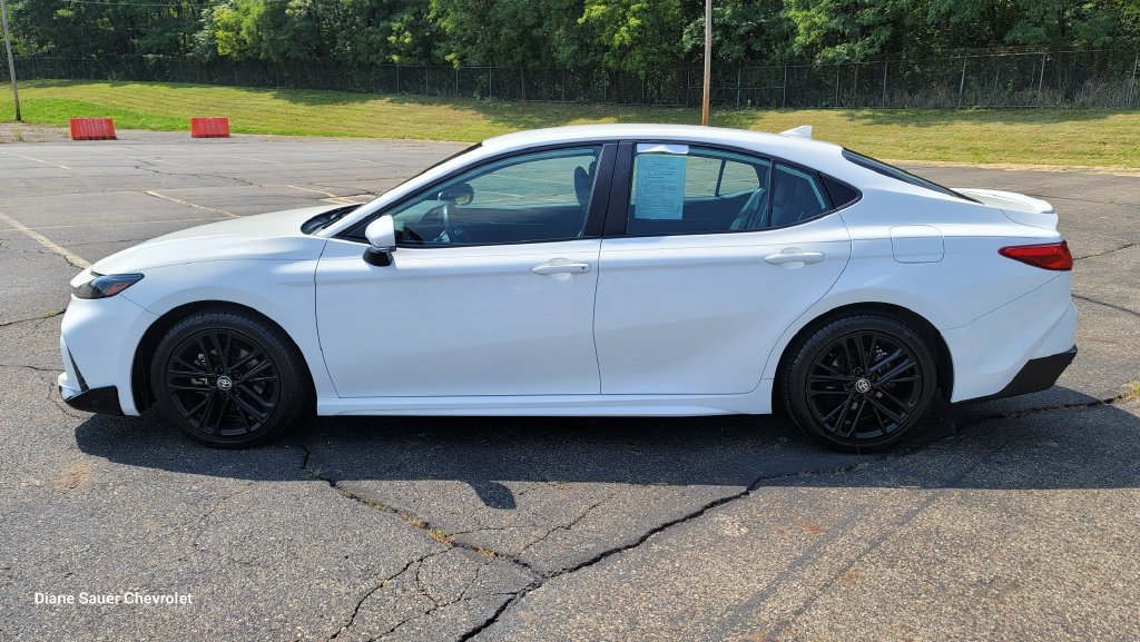 Used 2025 Toyota Camry SE FWD image 7