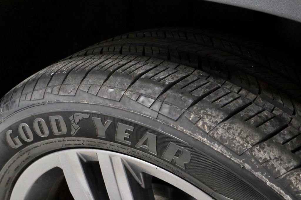 Used 2021 Volkswagen Atlas Cross Sport SE w/ Panoramic Sunroof Package image 20