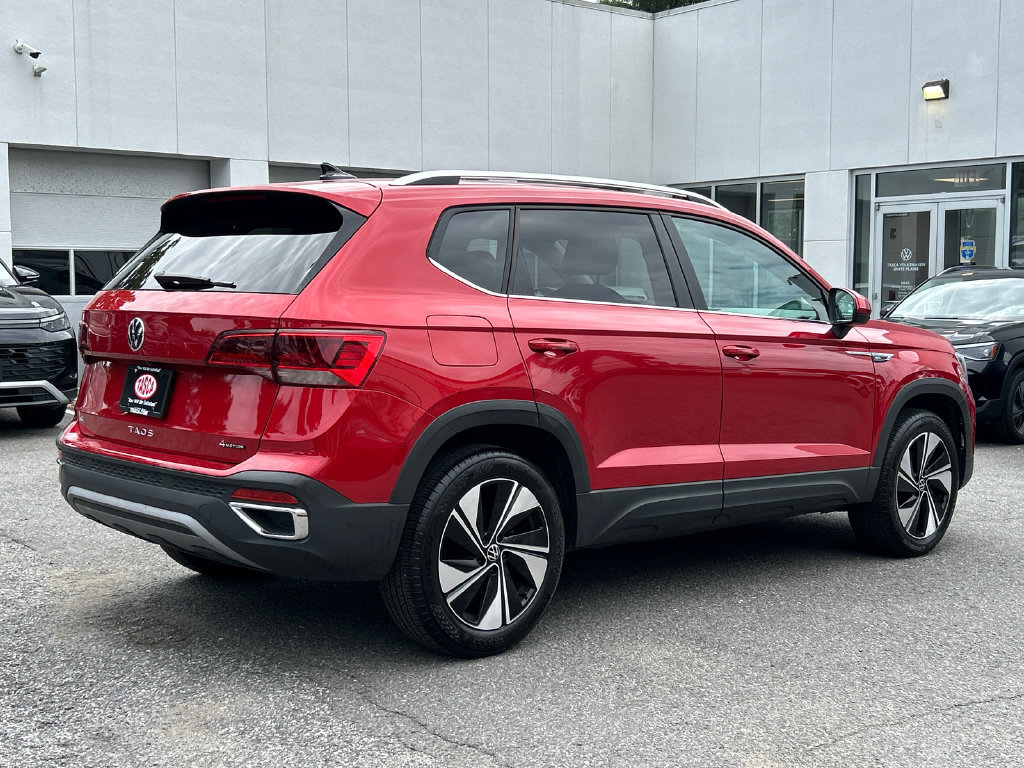 Used 2024 Volkswagen Taos SE AWD/4WD image 2