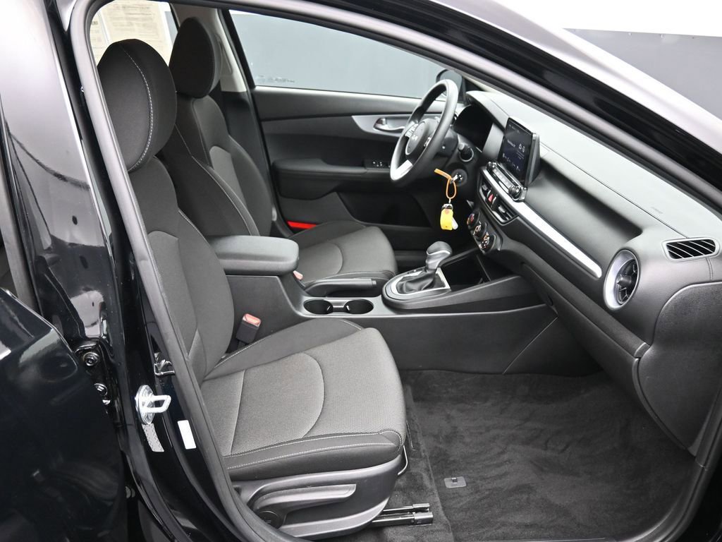 Certified 2023 Kia Forte LXS w/ LXS Technology Package FWD image 23