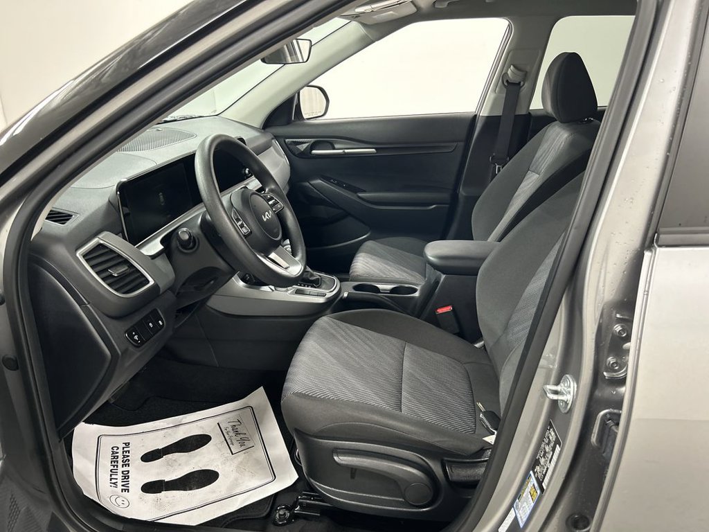 Used 2025 Kia Seltos LX AWD/4WD image 9
