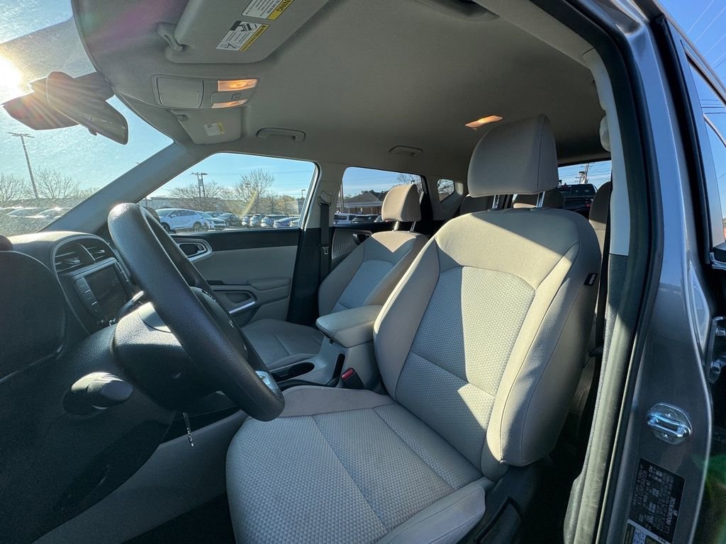 Used 2023 Kia Soul LX image 14