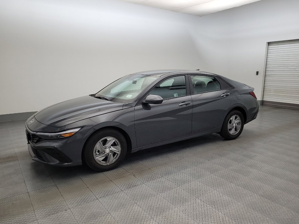 Used 2024 Hyundai Elantra SE FWD image 2
