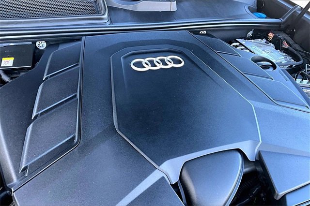 Used 2025 Audi Q8 Prestige w/ Prestige Package image 33