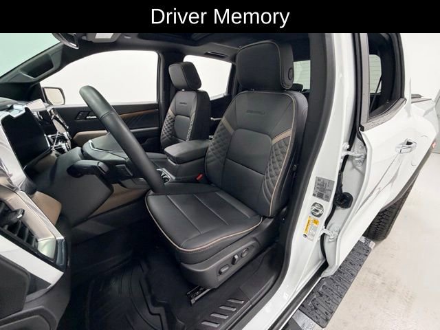 Certified 2025 GMC Canyon Denali AWD/4WD image 10