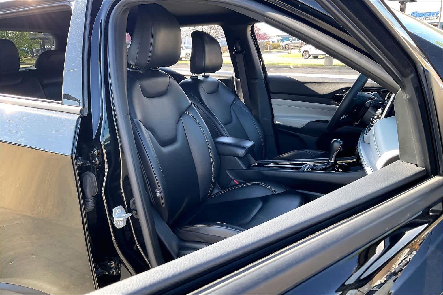 Used 2025 Jeep Compass Limited image 9