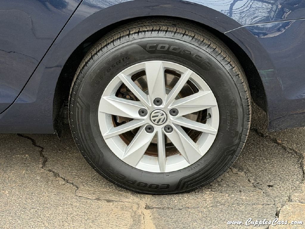 Used 2016 Volkswagen Golf S image 43