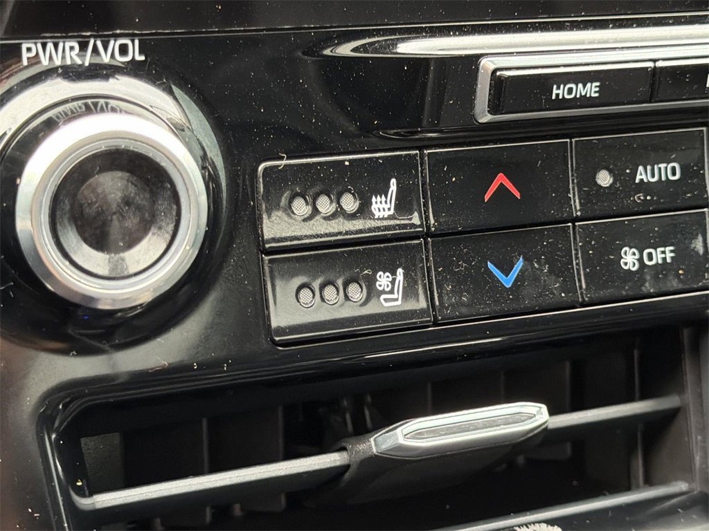 Used 2020 Toyota Highlander Platinum image 19