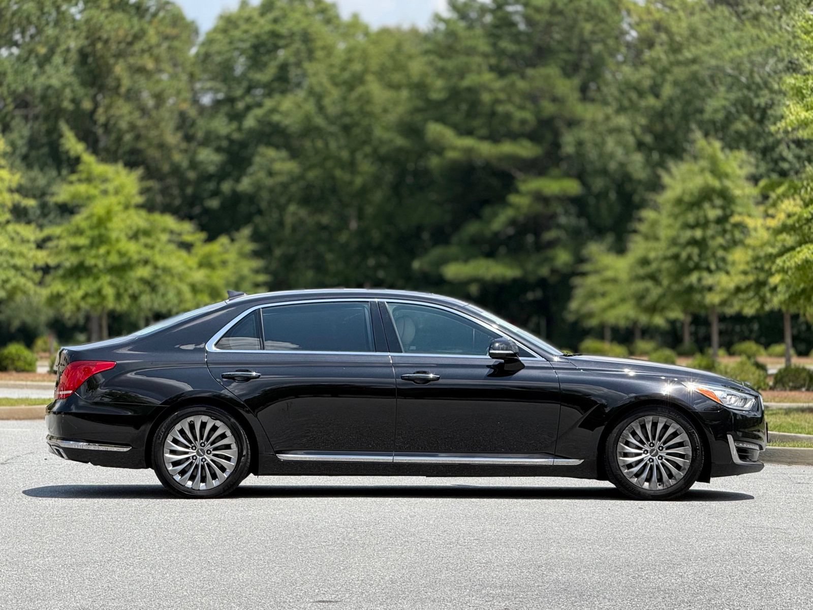 Used 2018 Genesis G90 5.0 Ultimate AWD/4WD image 12