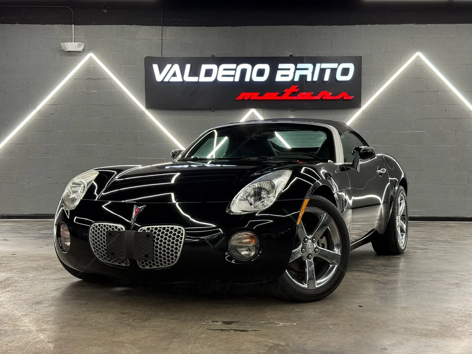 Used 2006 Pontiac Solstice Convertible w/ Premium Package RWD image 9