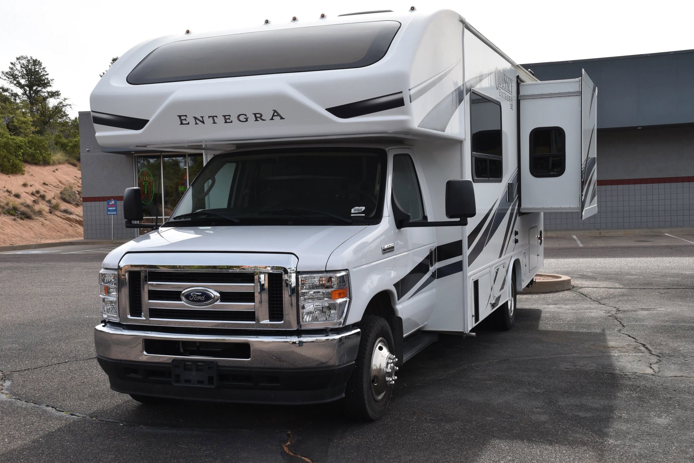 Used 2024 Ford E-450 and Econoline 450 Super Duty w/ Motorhome Prep Package RWD image 4