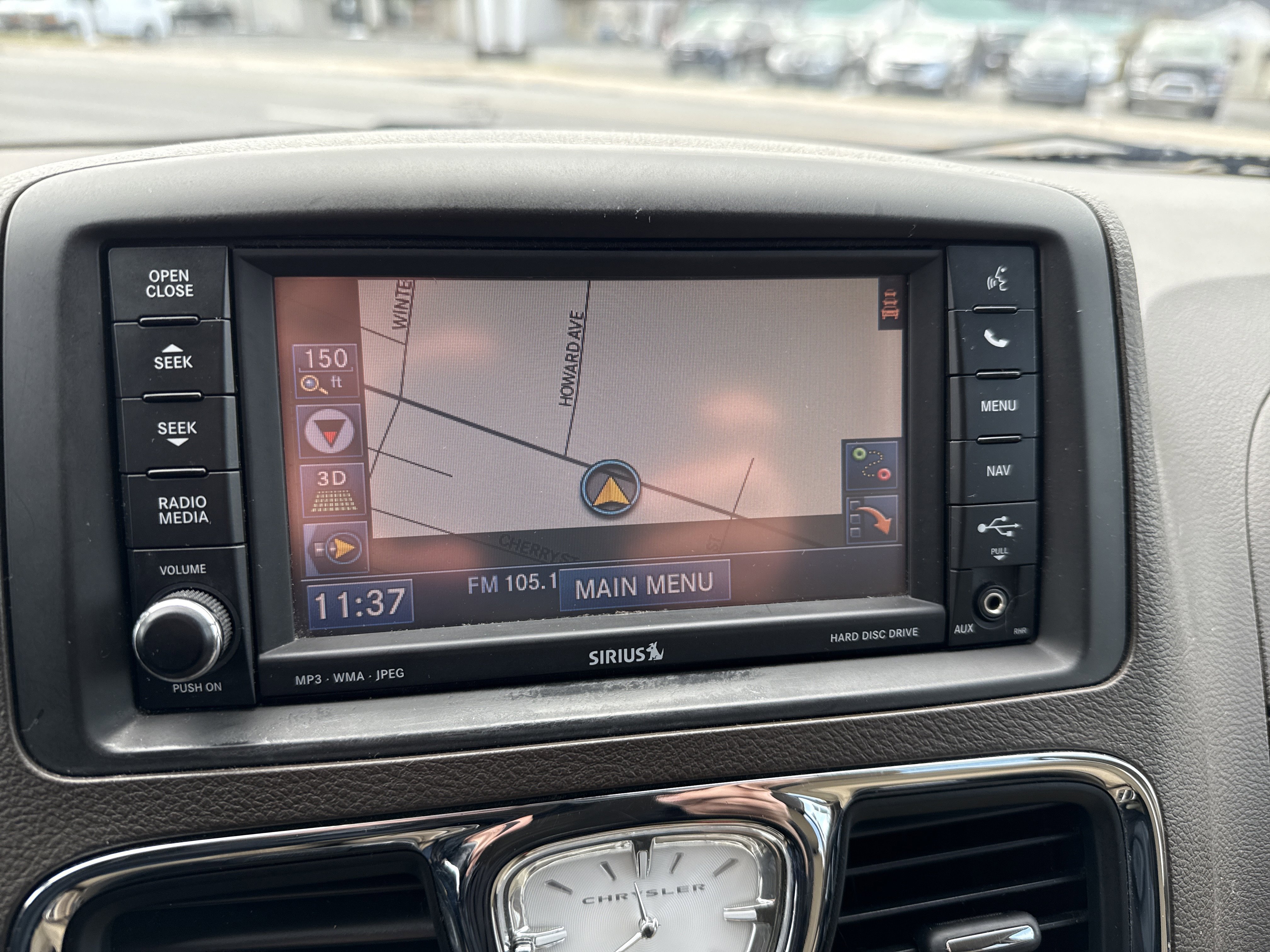 Used 2013 Chrysler Town & Country Touring image 28