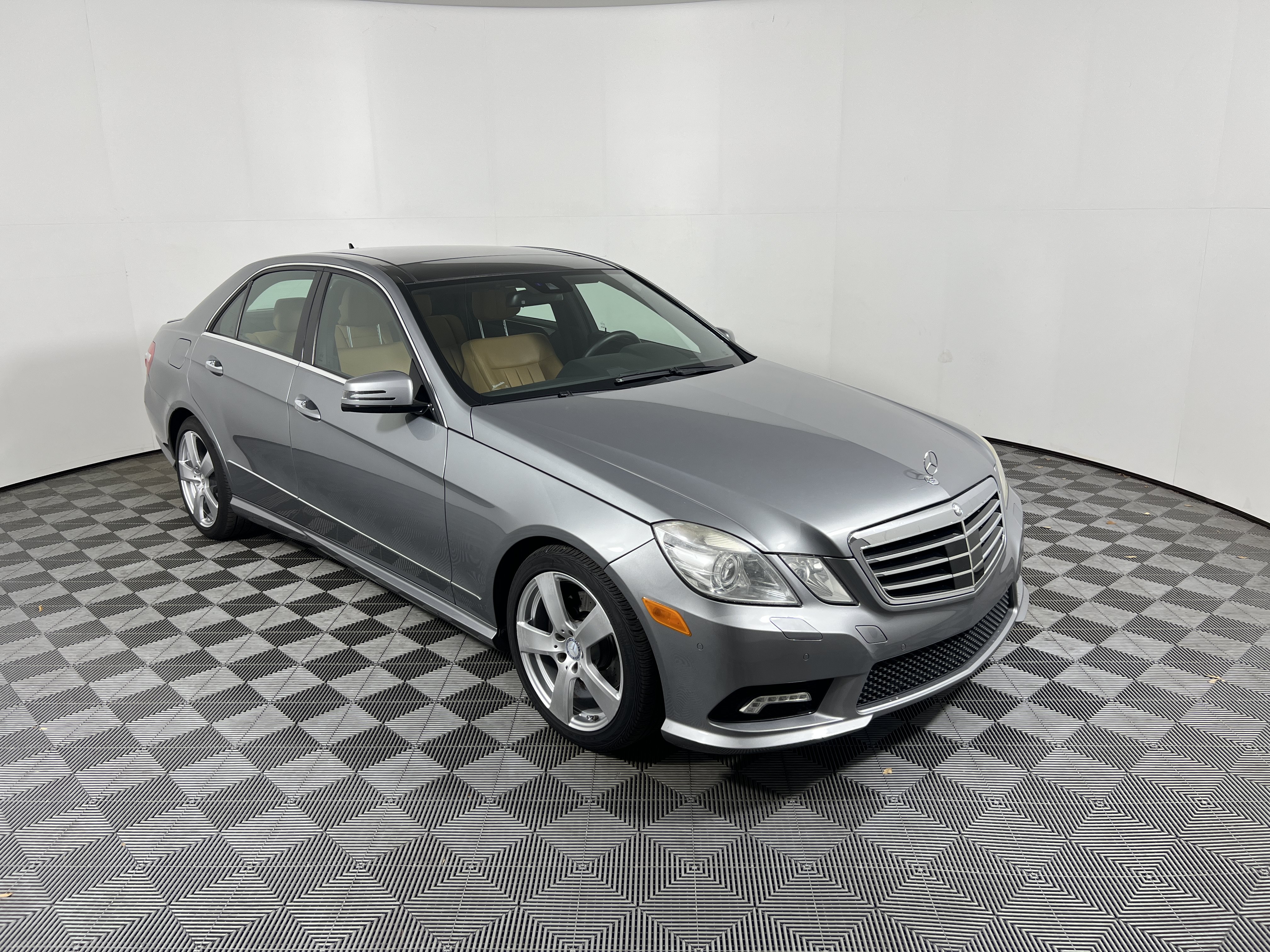 Used 2010 Mercedes-Benz E 350 Sedan image 7